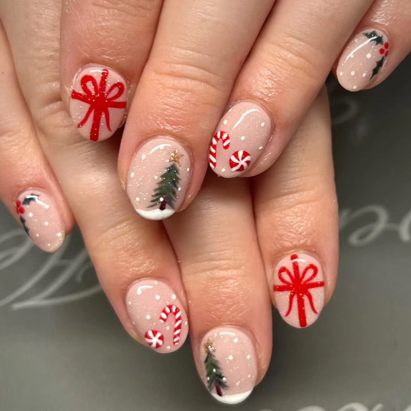 Christmas Tree Artificial - أظافر قصيرة مستديرة قابلة للتركيب، بتصميم